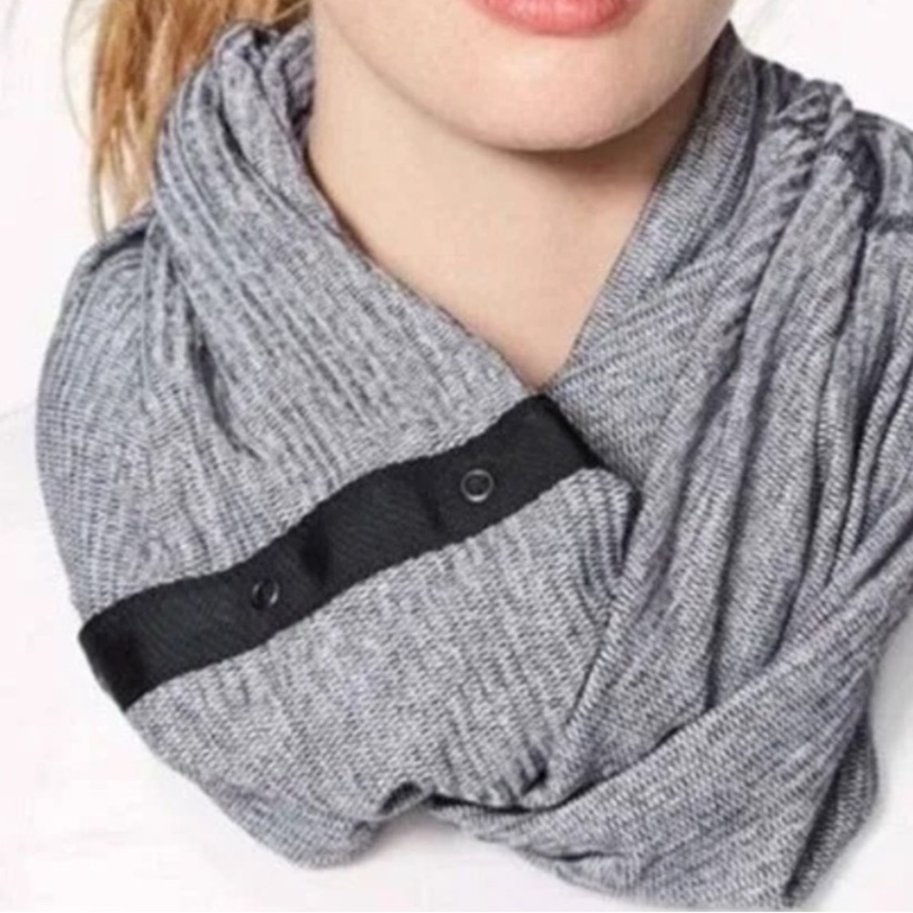 Lululemon Vinyasa Scarf - Navy and Grey striped